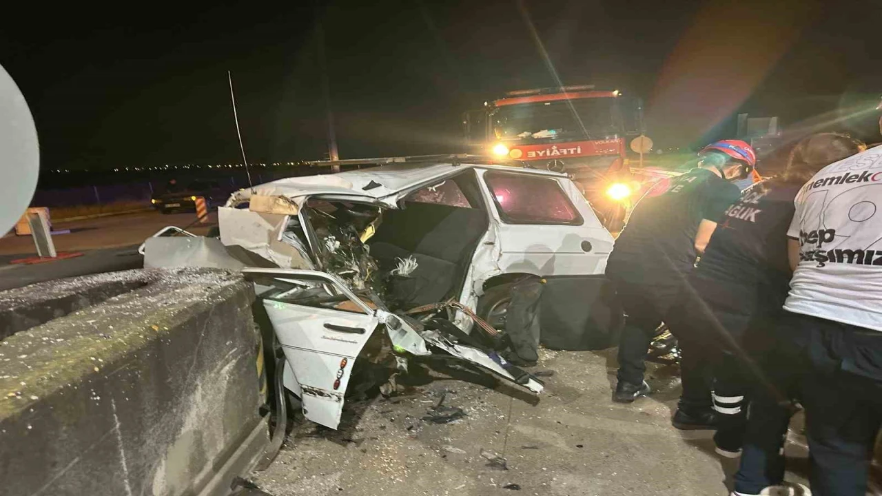 Otomobil beton bariyerlere çarptı: 1 ölü