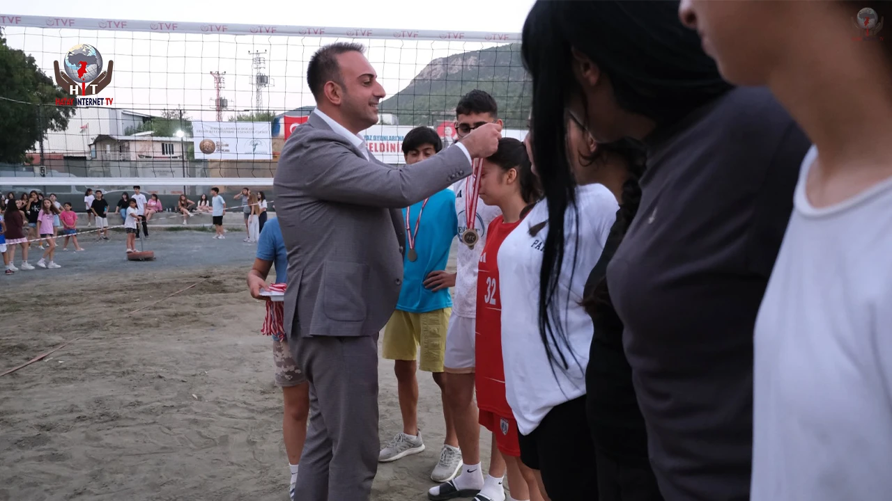 ÖZGÜN, AKNEHİR'DE ŞAMPİYONLARI ÖDÜLLENDİRDİ