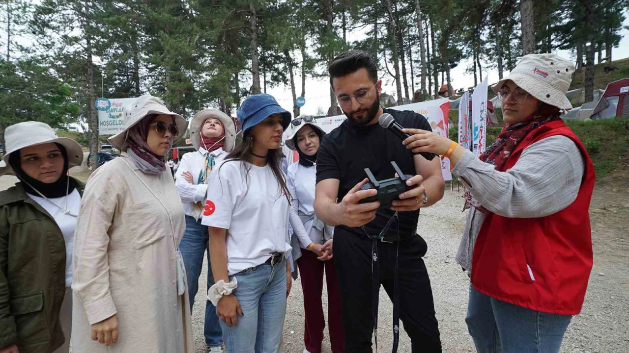 Pusula Maraş Kampında gençler yeni medya ve fotoğrafçılığı öğrendi