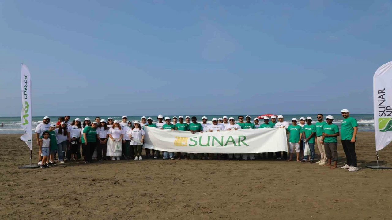 Sunar Yatırımdan Adana Karataş Sahilinde Plastiksiz Temmuz kapsamında gönüllü çevre temizliği