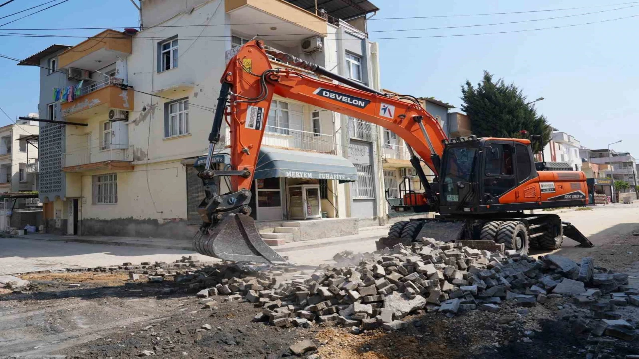 Tarsusta 17 sokak 10 bin ton sıcak asfaltla yenilendi