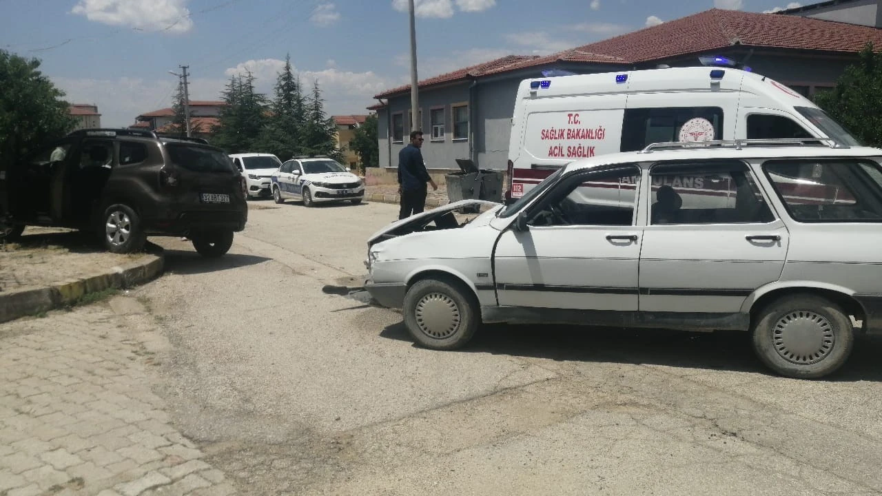 Yalvaçta iki otomobil çarpıştı: 2 yaralı