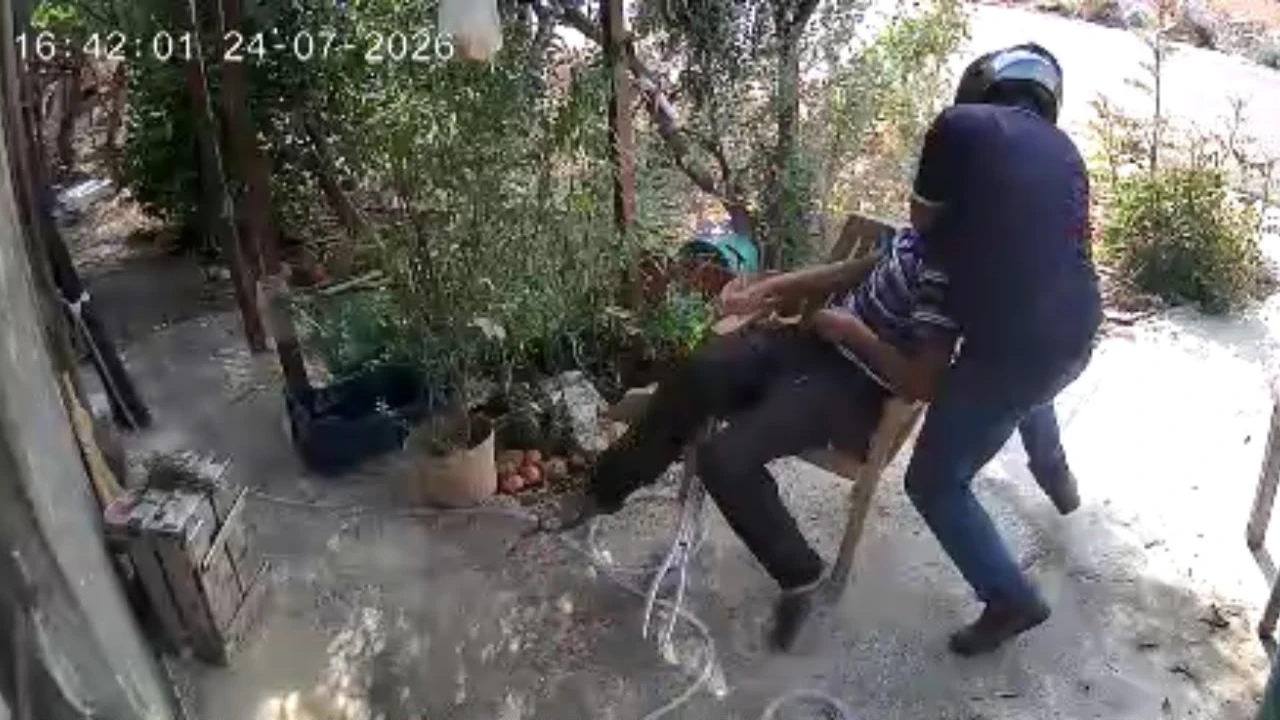 Yaşlı adamın boynunu kırmaya çalışıp, feci şekilde darbeden saldırgan tutuklandı