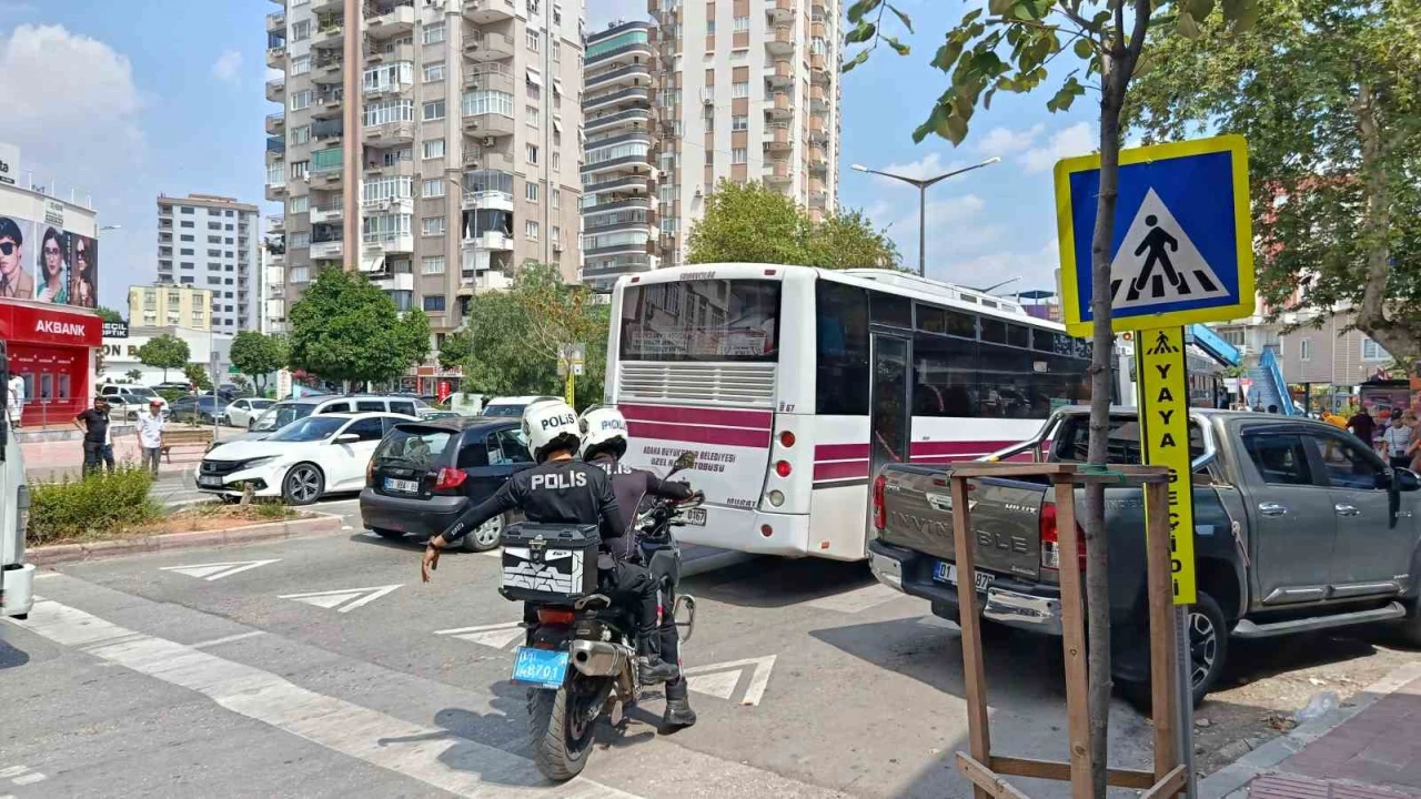 Yolcu minibüsünün yaya geçidinde çarptığı genç kız öldü