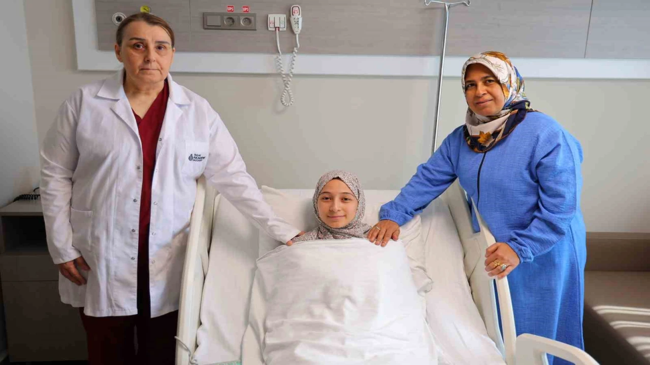 35 santimetrelik kist, genç hastanın doğurganlığı korunarak çıkarıldı