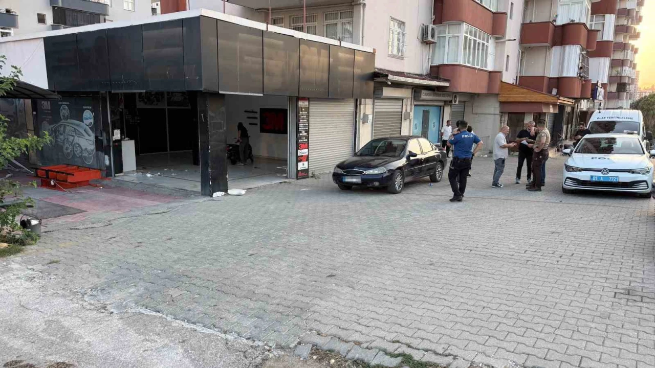 Adanada alacak verecek kavgası kanlı bitti: Baba ve oğlu öldü, anne yaralı