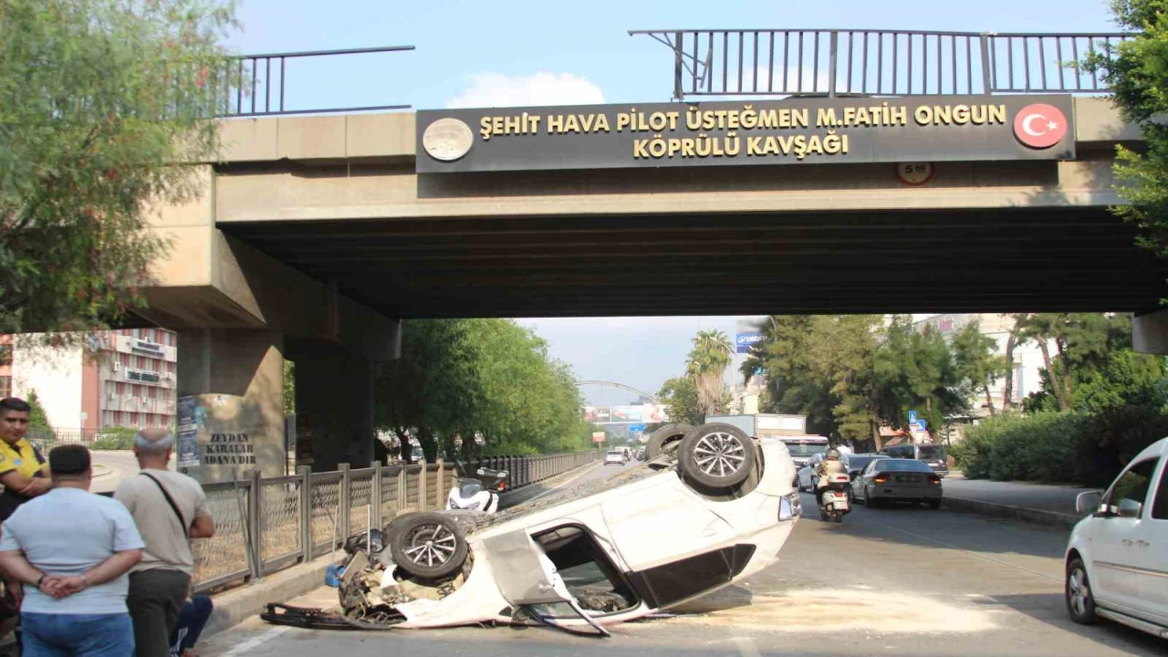 Adanada otomobil köprüden yola düştü: 1 yaralı