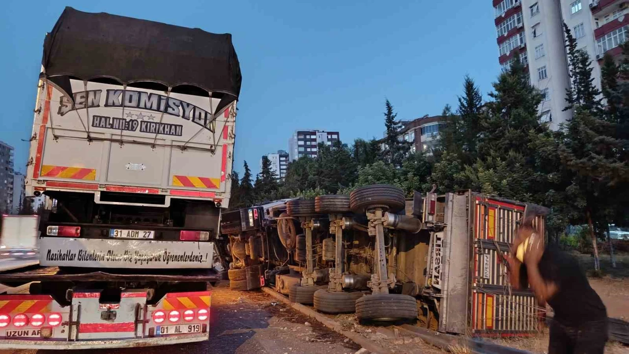Adanada zincirleme trafik kazası: 3 yaralı