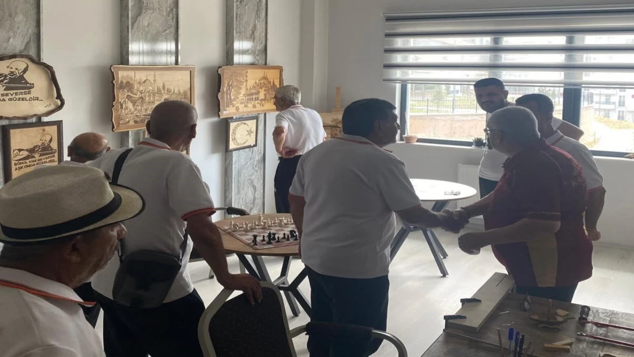 Adanadaki huzurevi sakinleri Kapadokyayı gezdi