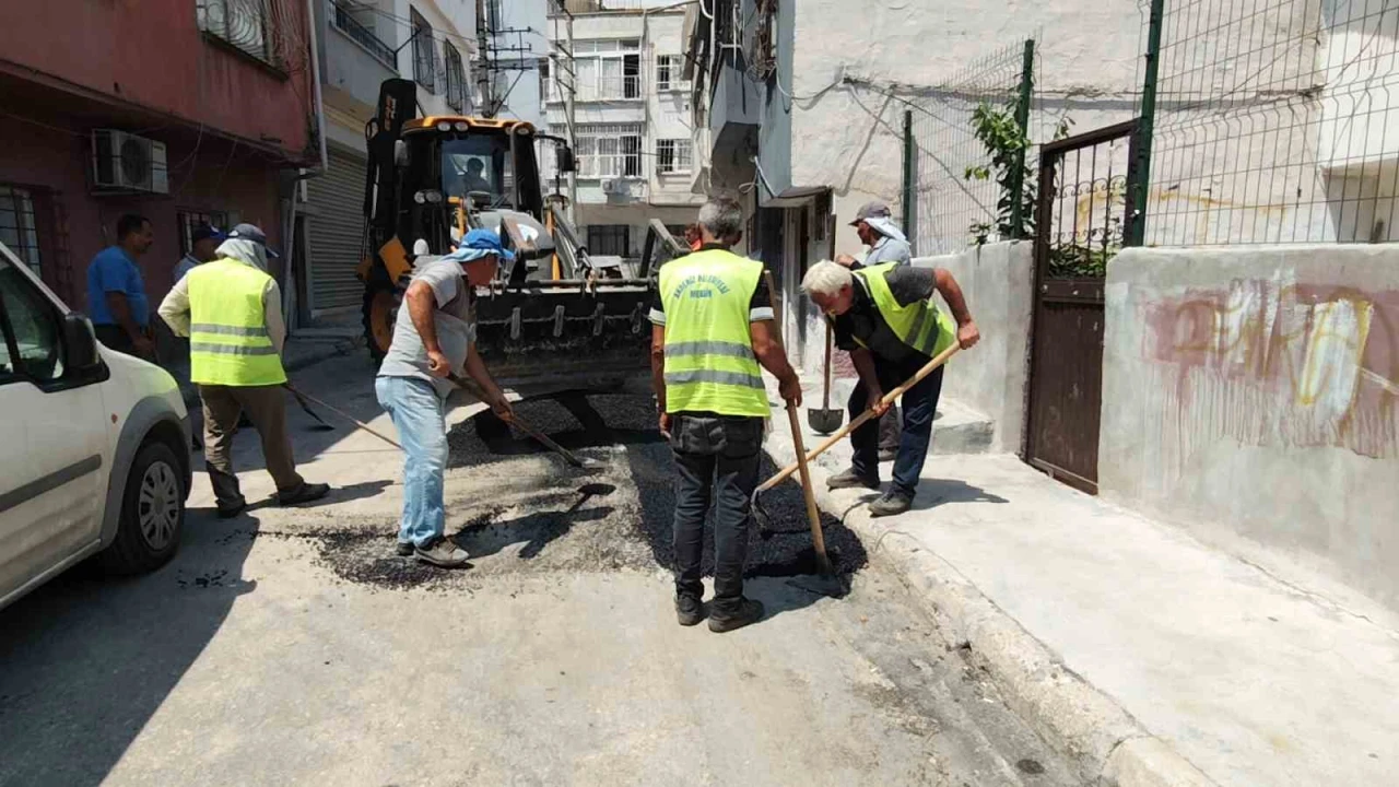 Akdenizde bozulan yollar için ekipler sahada