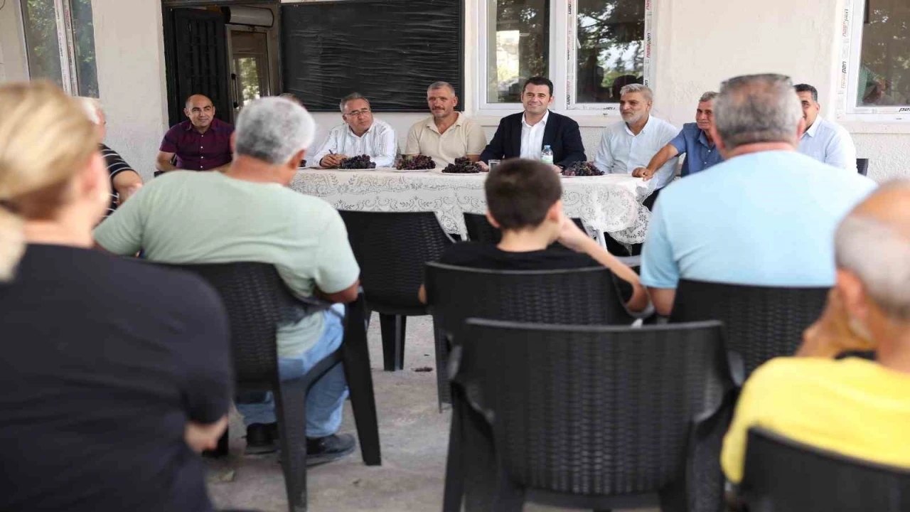 Akdenizde hizmet mesaisi sahada: Beşikci mahalle sakinleriyle buluştu