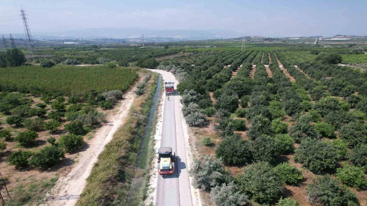 Akdenizde tarım yolları soğuk asfaltla yenileniyor