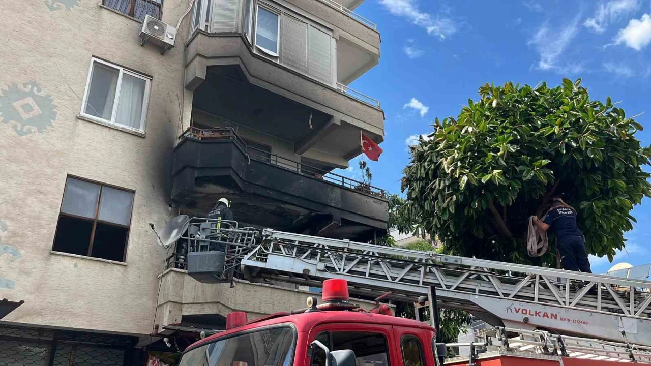 Alanyada alevlere teslim olan dairede 3 çocuk dumandan etkilendi