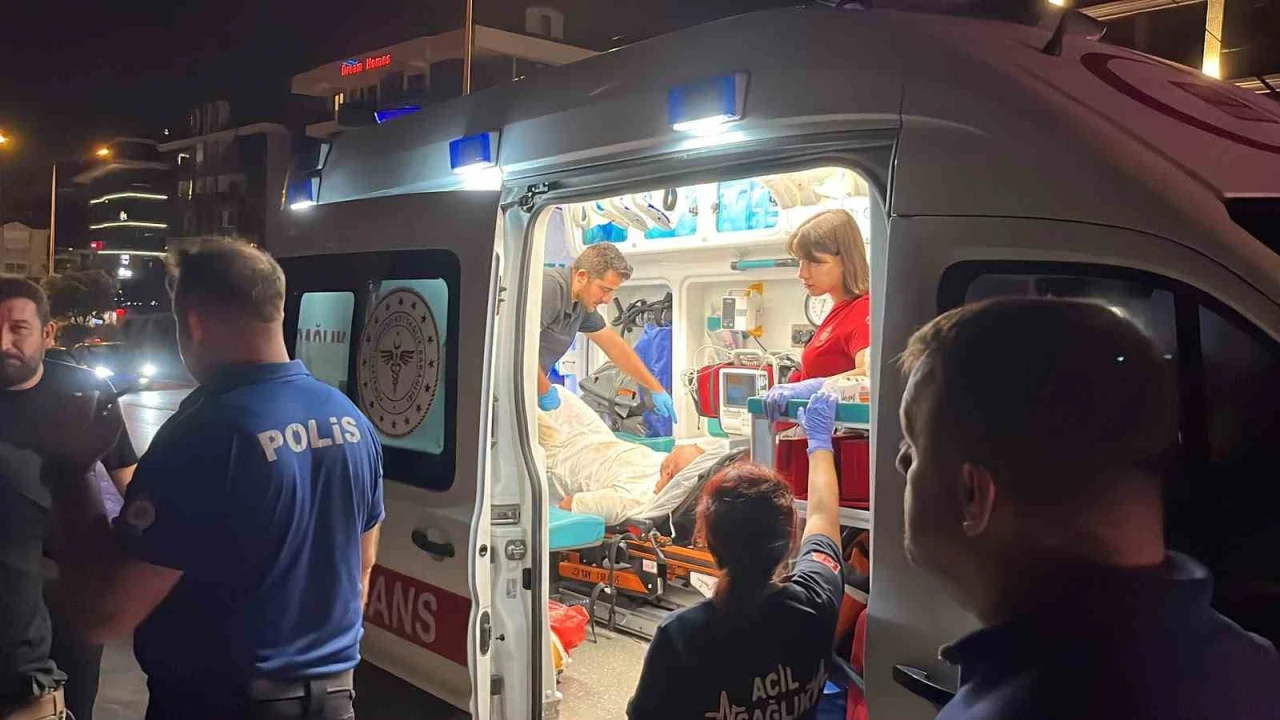 Alanyada çatıya çıkan adamı polis ikna etti