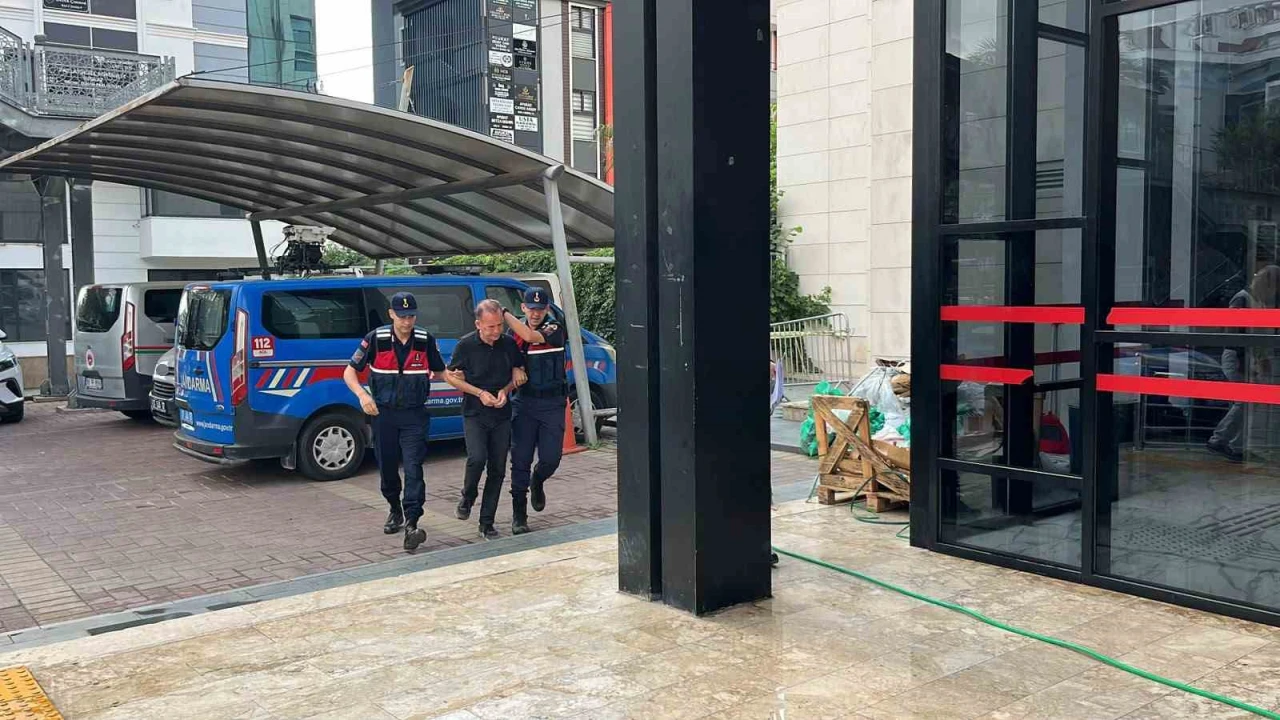 Alanyada eşini ve kayınvalidesini bıçakladıktan sonra intihar girişimini canlı yayınlayan şahıs tutuklandı