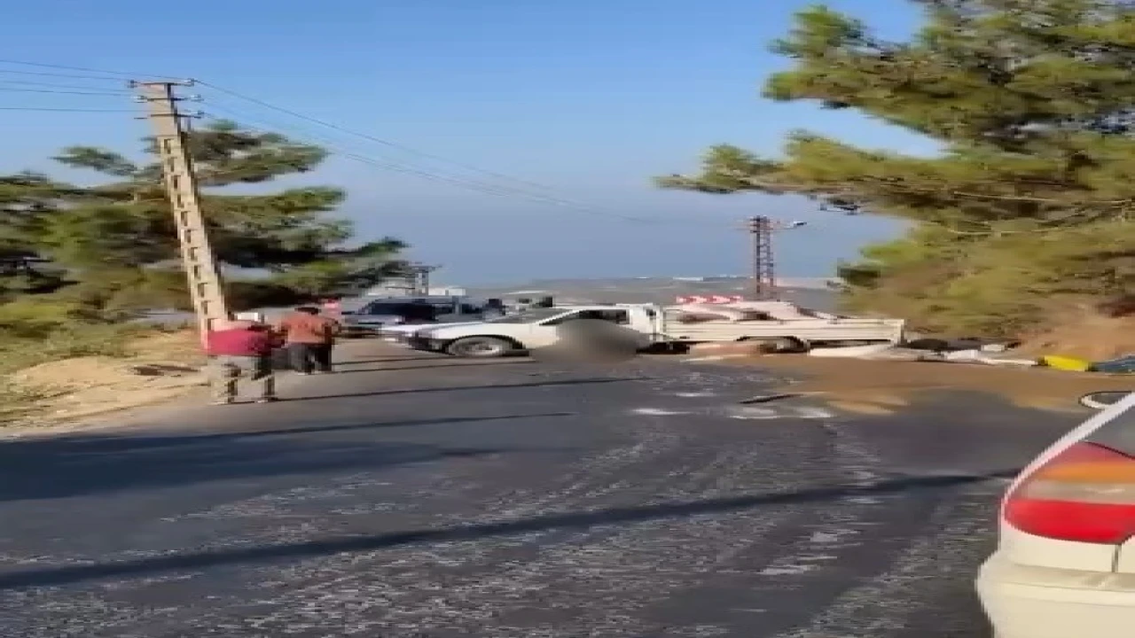 Alanyada lastiği patlayan kamyonet kaza yaptı: Sürücü hayatını kaybetti