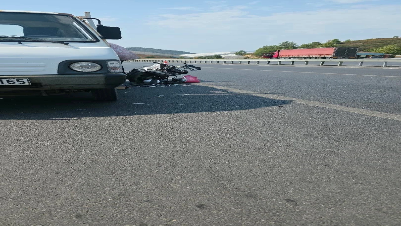 Alanyada motosiklet park halindeki araca çarptı: 1 yaralı
