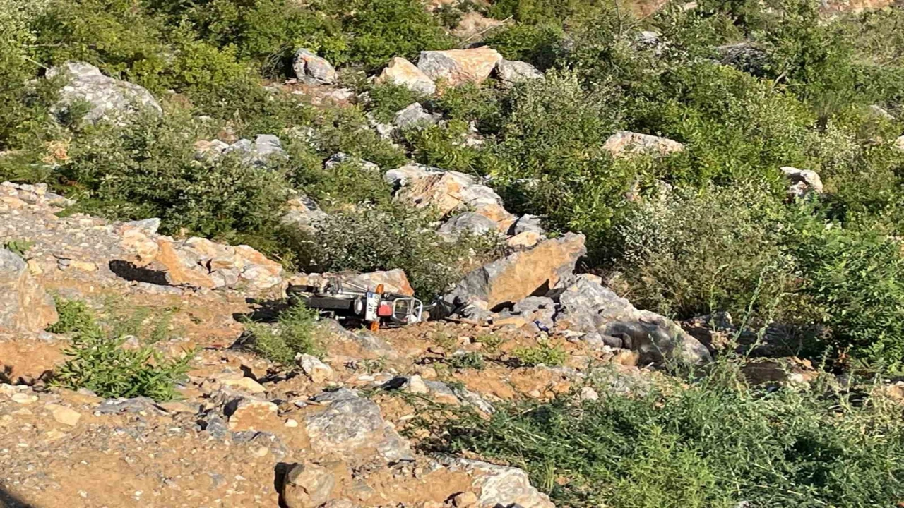 Alanyada motosiklet uçuruma yuvarlandı: 1 ölü, 1 yaralı