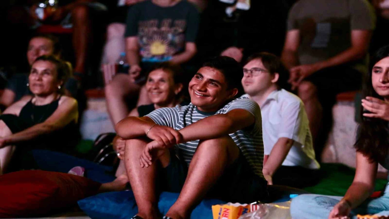 Alanyada yeşilçam sinema günleri Neşeli Günler ile başladı