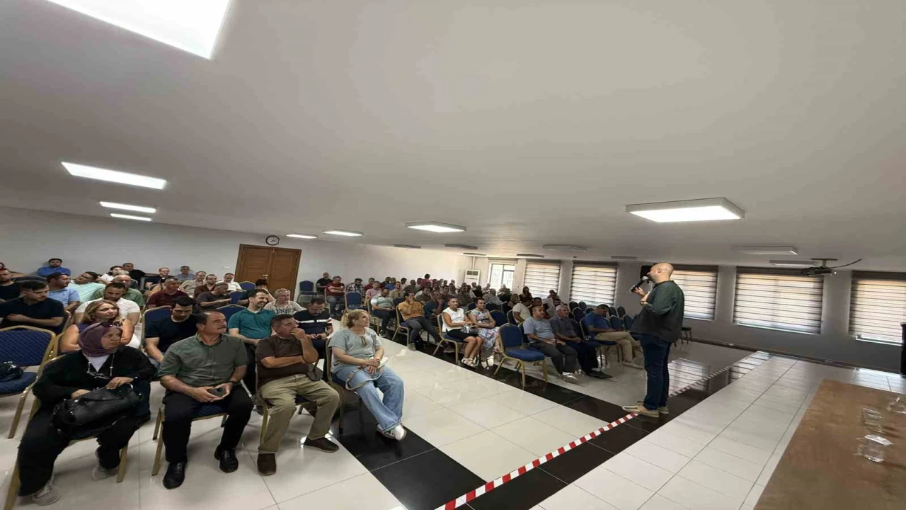 Antakya ve Defnedeki okul idarecilerine kadına yönelik şiddetle mücadele semineri verildi