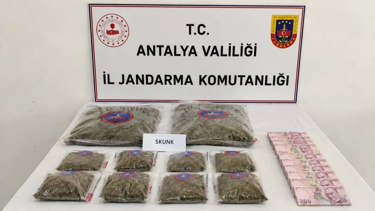Antalyada 5 kilogram skunk esrar maddesi ele geçirildi