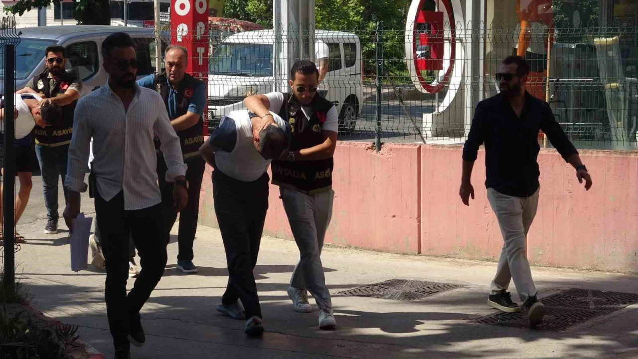 Antalyada cinayetle sonuçlanan otomobile silahlı saldırıya olayına 3 gözaltı