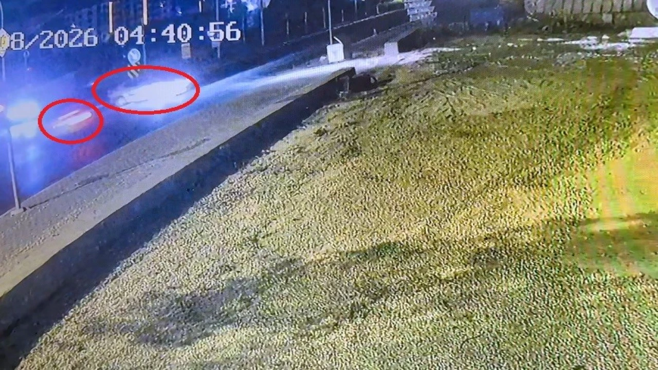 Antalyada iki otomobil çarpıştı: 2 ölü, 3 yaralı