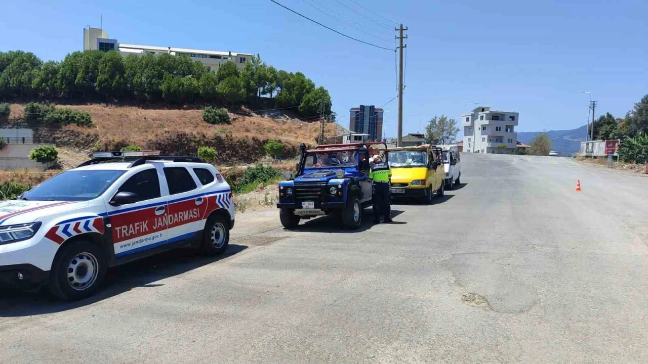 Antalyada jandarma ekiplerinden safari araçlara yönelik denetim