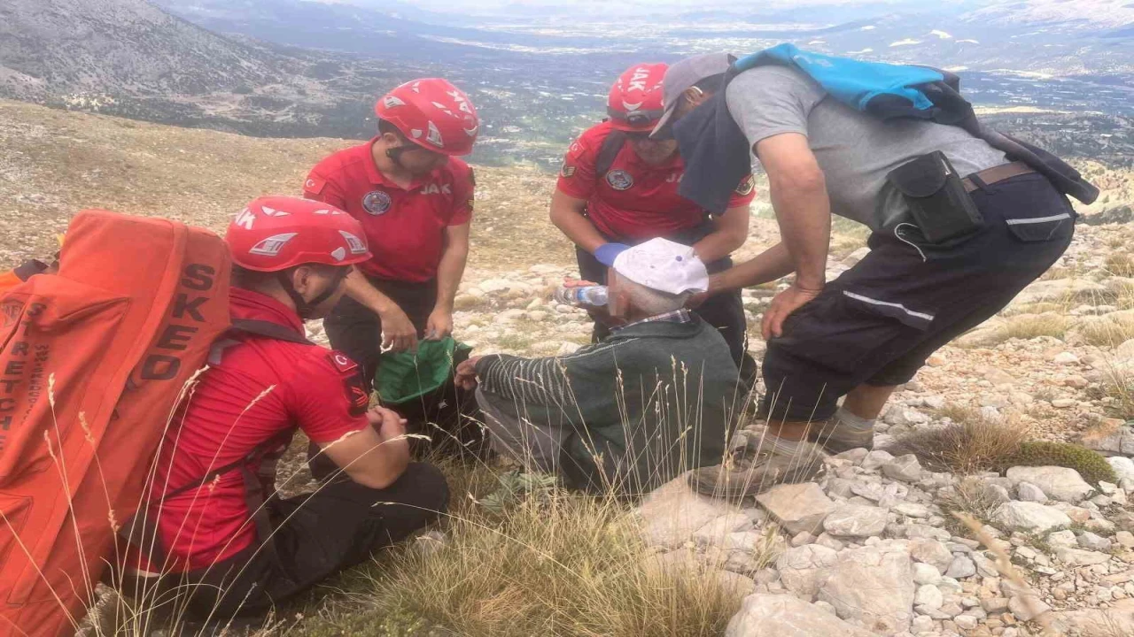 Antalyada kayıp yaşlı adam jandarma ekiplerince bulundu
