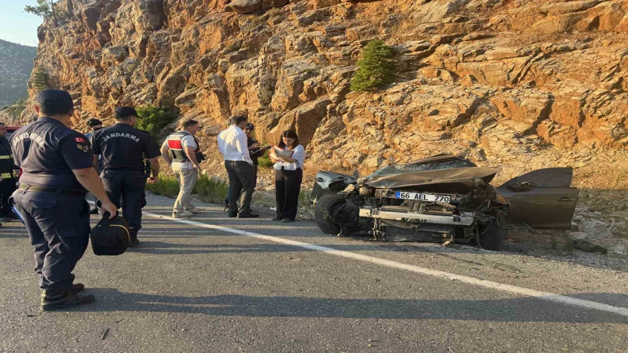 Antalyada otomobil takla attı: 1 ölü, 2 yaralı