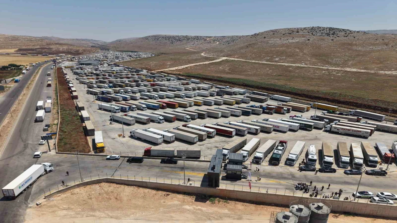 Arap Yarımadası ile ticarette kavşak nokta olan Cilvegözünden günde bin 500 tır giriş-çıkış yapıyor