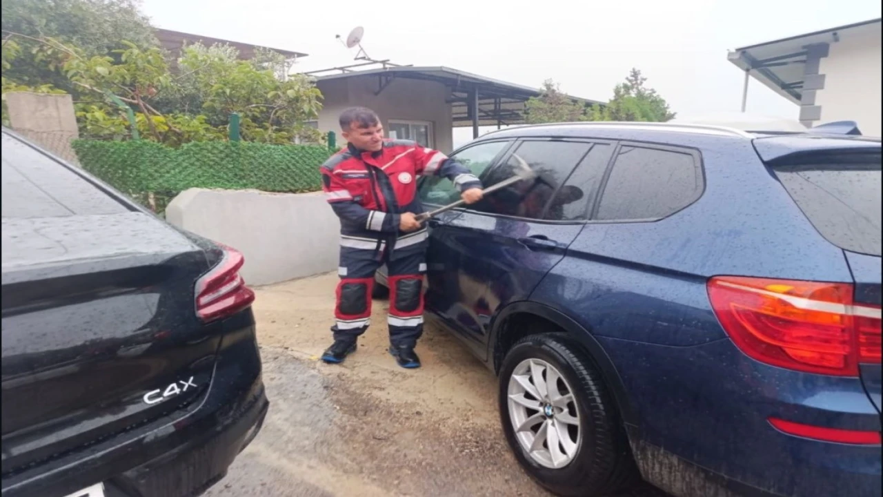 Belende araçta mahsur kalan bebek kurtarıldı