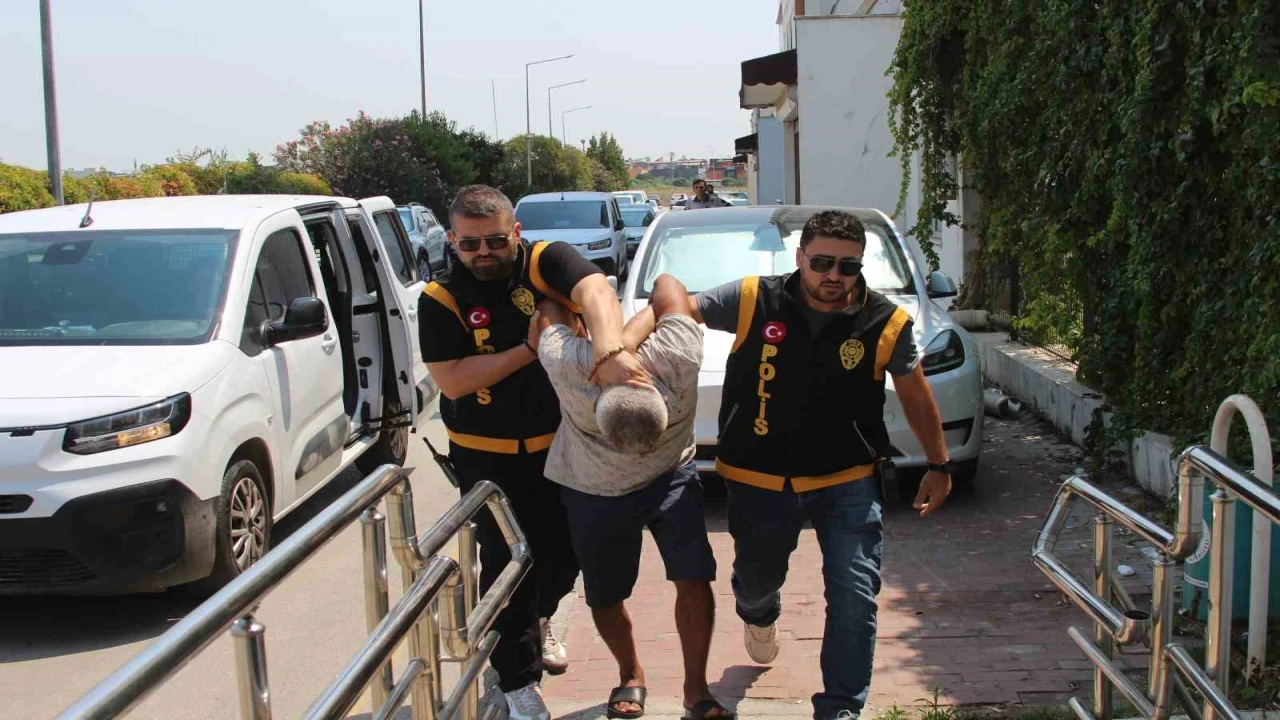 Boşandığı eşini bıçaklayan şüpheli adliyeye sevk edildi