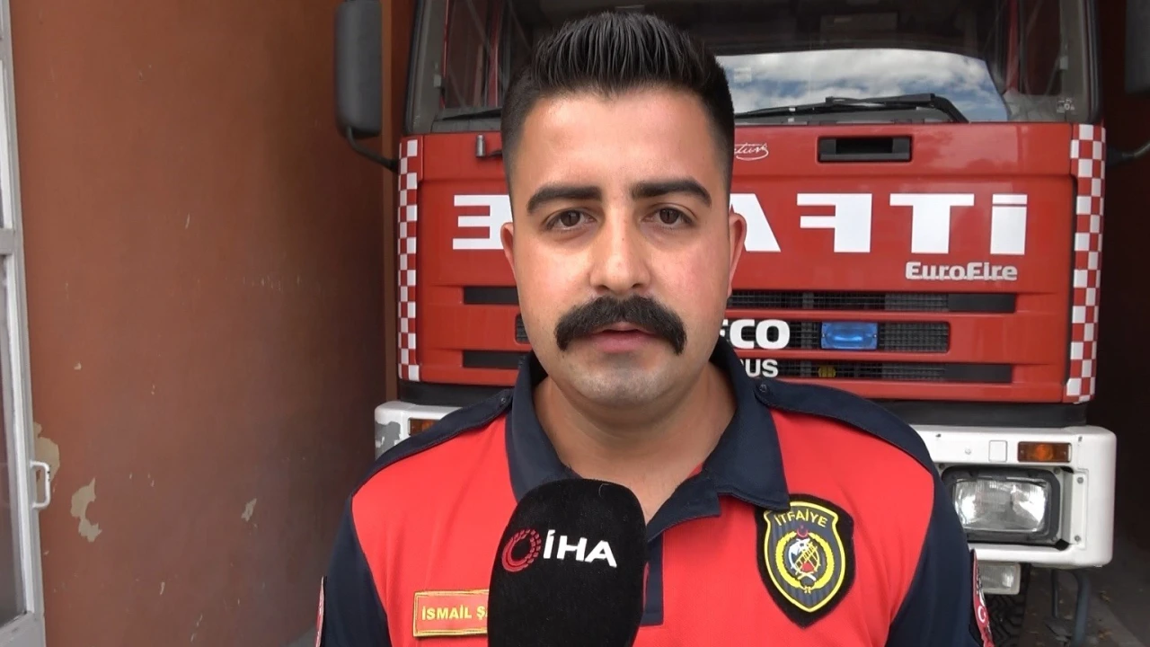 Burdurda hayat kurtaran not: Aracın motor kısmına giren yavru kedi kurtarıldı