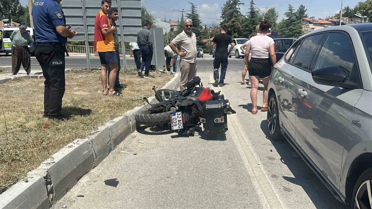 Burdurda motosiklet ile otomobil çarpıştı: 1 yaralı