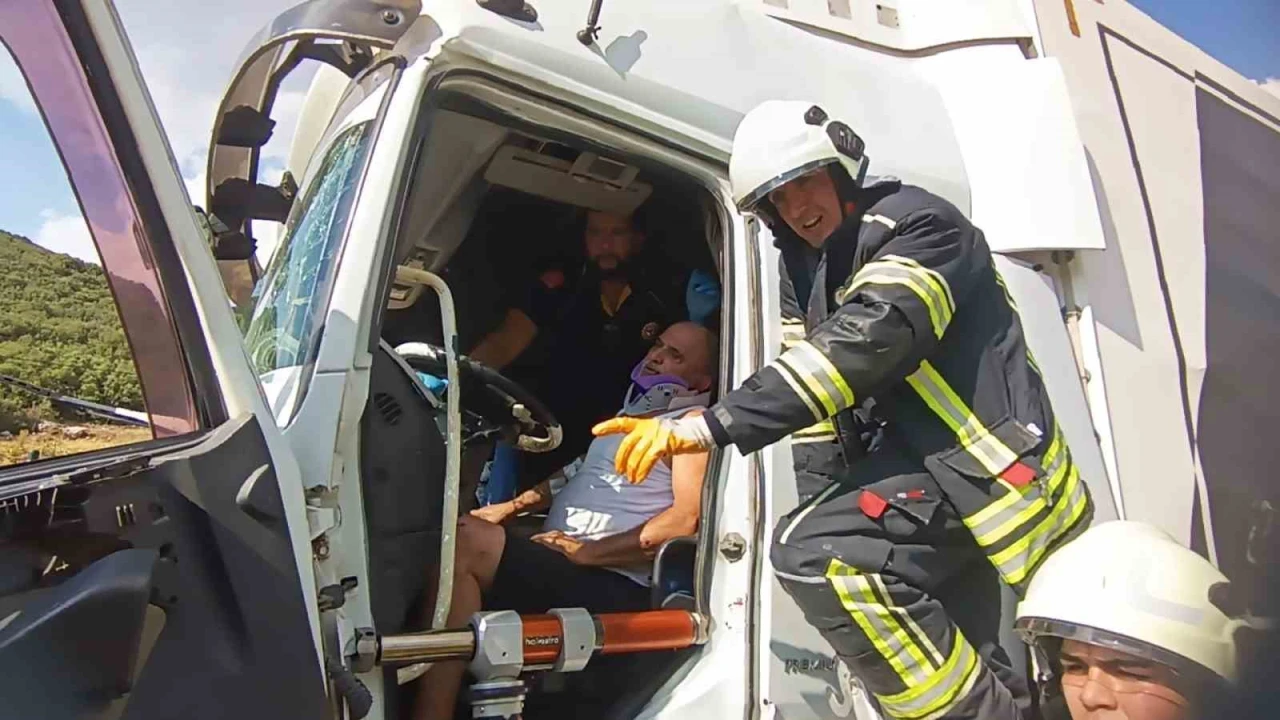 Burdurda tırlar çarpıştı: 1 yaralı