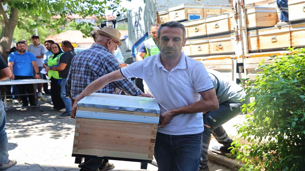Büyükşehirden Gündoğmuş ve İbradılı arıcılara bereket kovanı