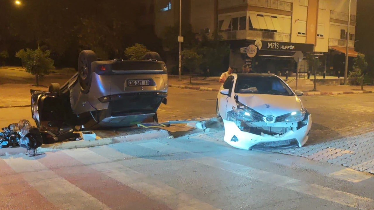 Çarpışmanın etkisiyle ters dönen otomobilden hafif yaralı çıktılar