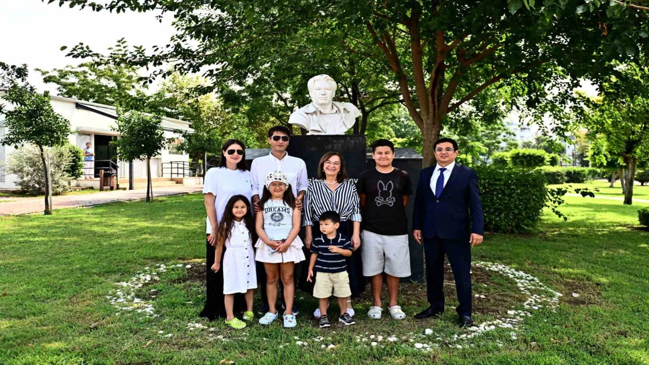 Cengiz Aytmatovun oğlu ünlü yazarın daha önce yayımlanmamış çalışmalarını Antalyadaki kütüphaneye bağışladı
