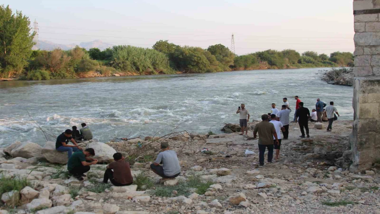 Ceyhan Nehrine serinlemek için giren 2 çocuk kayboldu