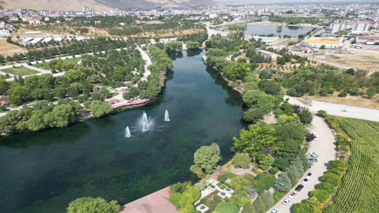Ceyhanın doğduğu Pınarbaşı, doğasıyla göz kamaştırıyor