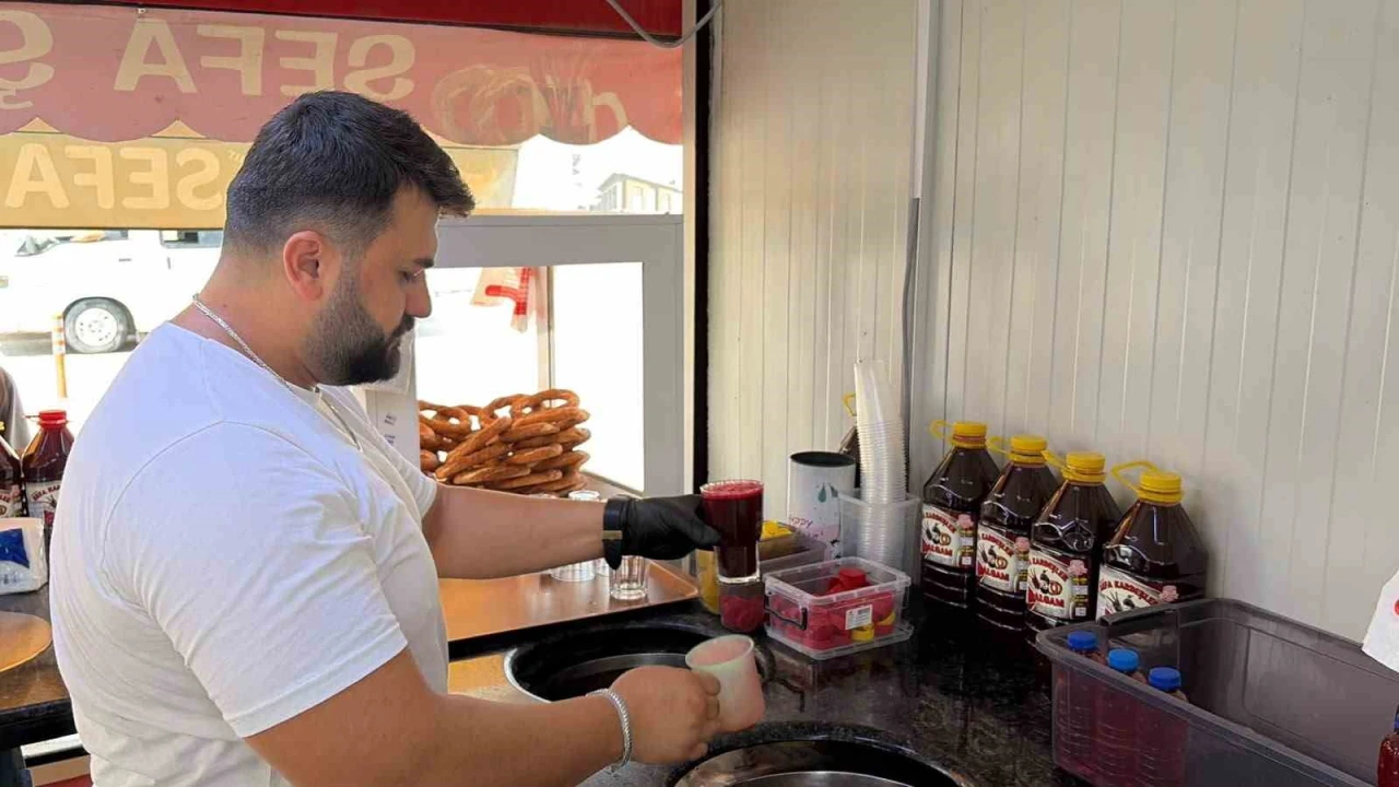 Çukurova sıcağında şalgam ve simit vatandaşların vazgeçilmezi oldu