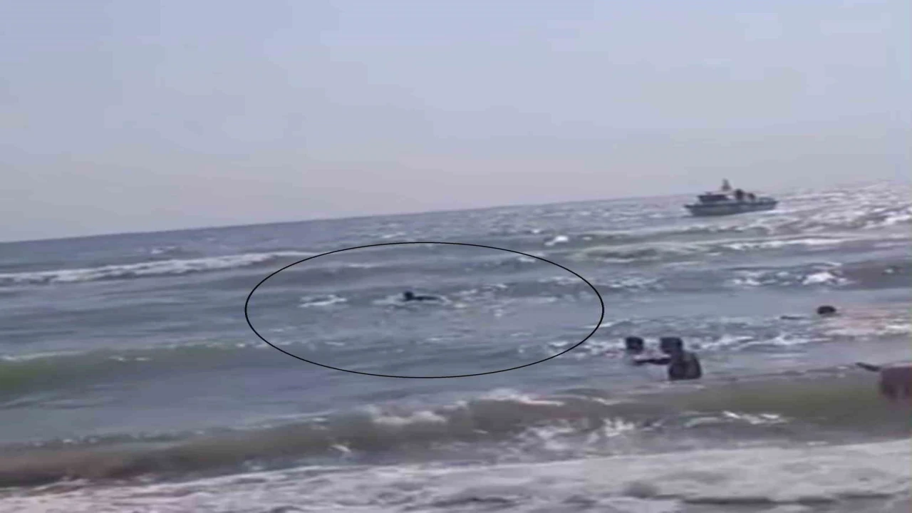 Denizde can pazarı: Dalgalara kapılan 2 kişi kurtarıldı, 14 yaşındaki çocuk boğuldu