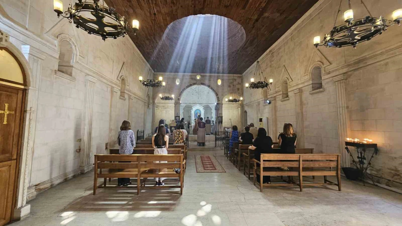 Depremde hasar gören 154 yıllık tarihi kilisede restorasyon çalışmalarına başlandı