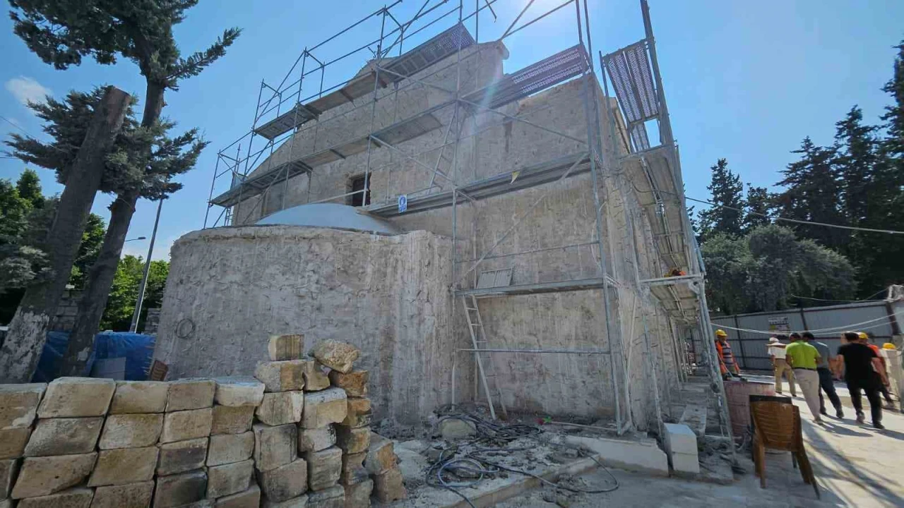 Depremde hasar gören 441 yıllık İskenderun Aziz Corc Rum Ortodoks kilisesi fotoğraflardan yola çıkılarak orijinal haliyle restore ediliyor
