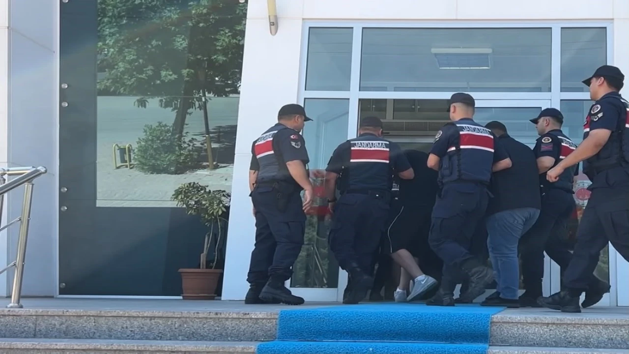 Dolandırıcılar 1 milyon liralık altınla kaçtı, jandarma 48 saat geçmeden yakaladı