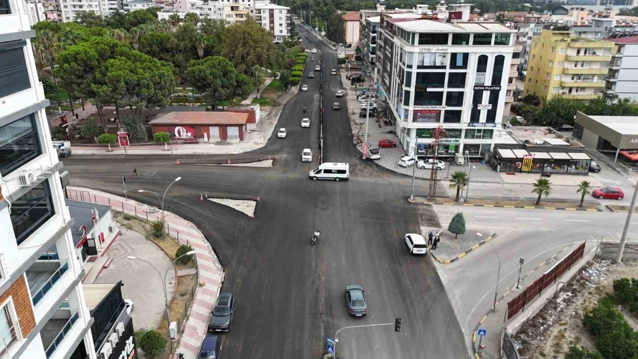 Dörtyolda asfalt seferberliği hız kesmeden sürüyor