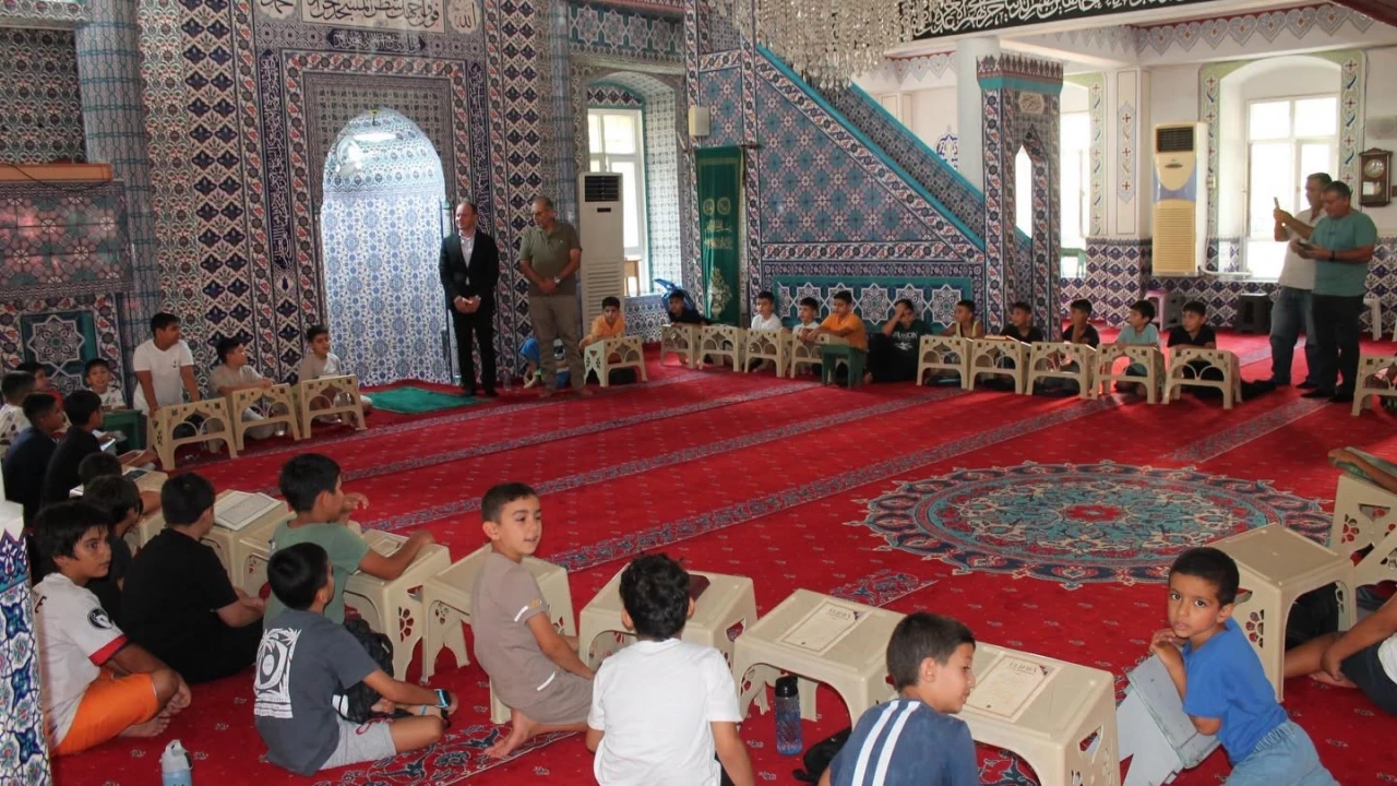 Erzinde çocuklar yaz aylarını kuran kursunda eğitim alarak geçiriyorlar