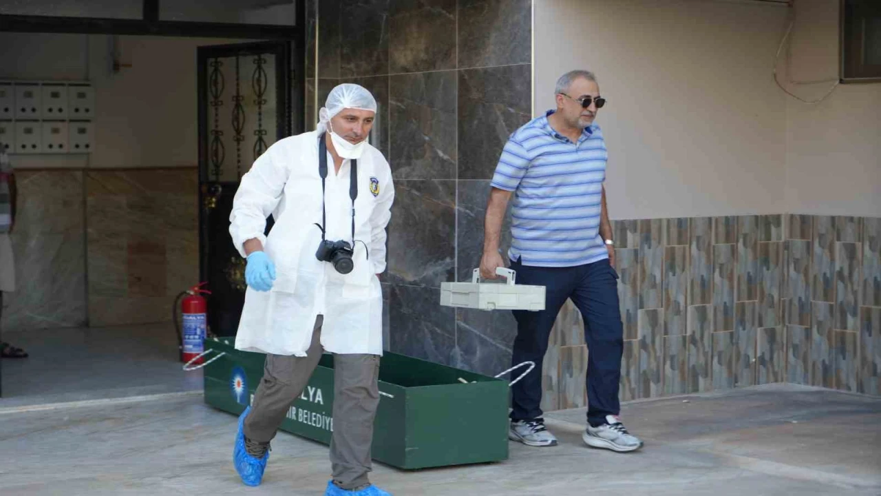 Evde ölü bulunan anne ile kızının cenazeleri Adli Tıp Kurumu morguna gönderildi