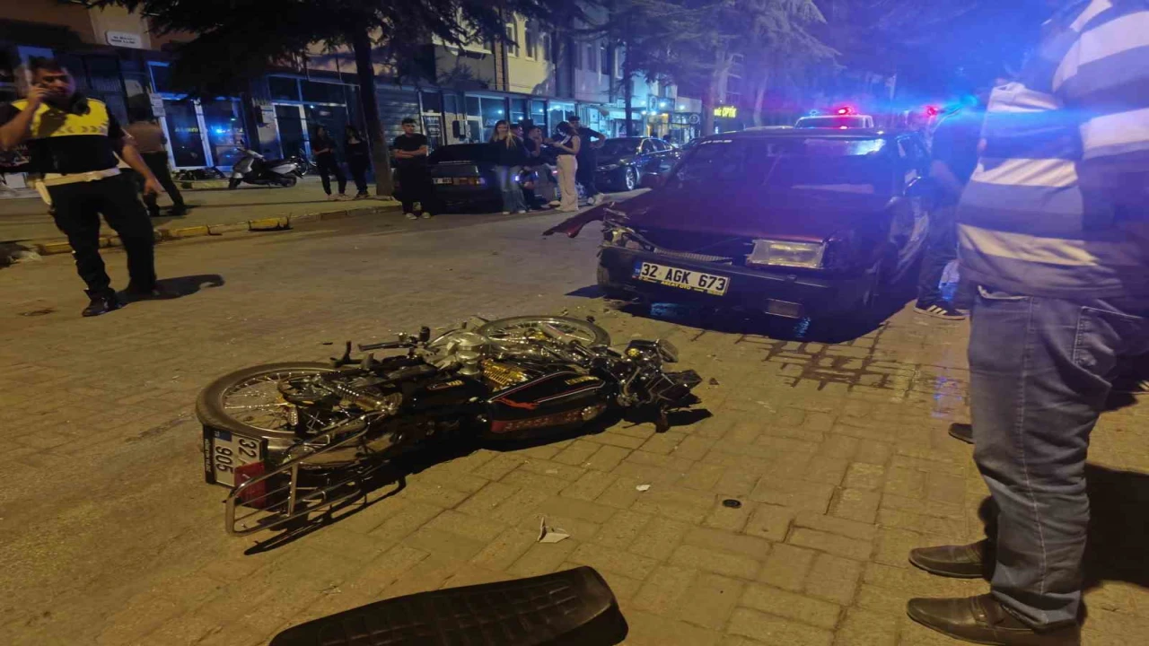Faytonu sollayan otomobil motosikletle çarpıştı: 16 yaşındaki sürücünün durumu ağır